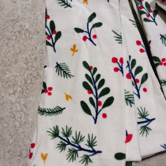 Target Wondershop Christmas towel lot - Picture 2 of 4